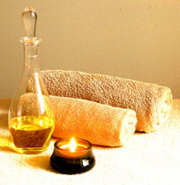 Wohltuende Massage - Handtücher und Öle
